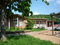 Außenansicht der Grundschule Waldhausen