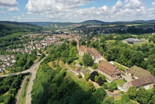 Luftbild der Stadt und des Klosters Lorch