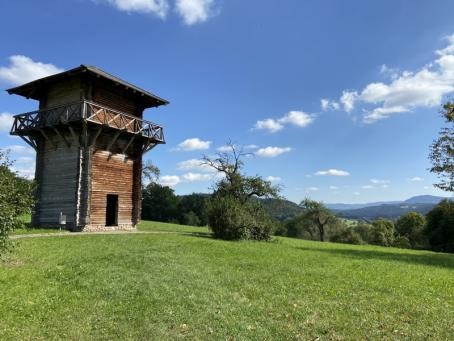 Nachbau eines römischen Wachtturms nahe des Klosters Lorch