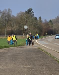 Müllsammler an der Hauptstraße