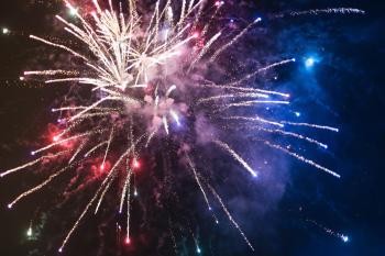 Feuerwerk am Himmel