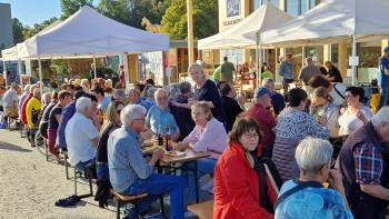 Besucher beim Vespern